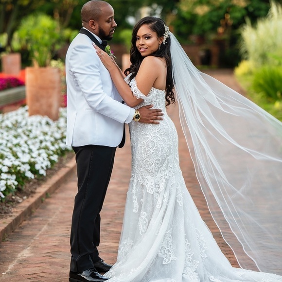 Zavana Couture Wedding Dress - Picture 5 of 7